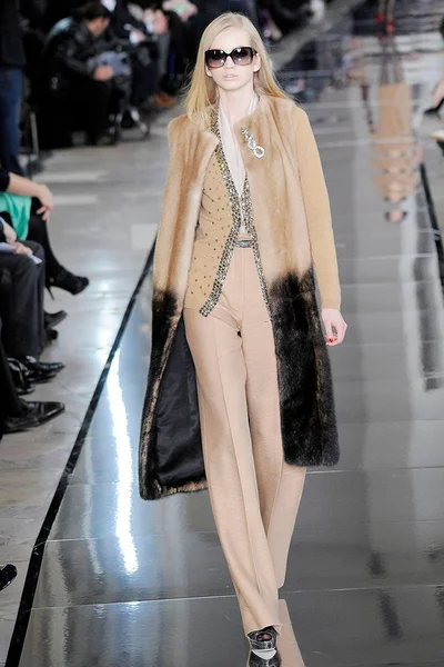 Look 12